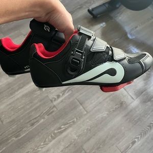 Size 7 Peleton spin shoes